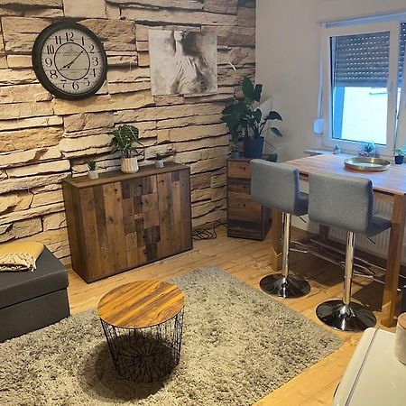 Kleines Apartment Mit Begehbarer Dusche Im Schlafzimmer Eberbach  Exterior foto